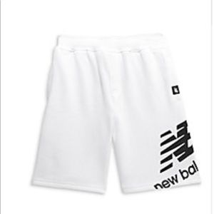 Little Boy's Logo Fleece Shorts
Color: WHITE
Size: 4 new balance